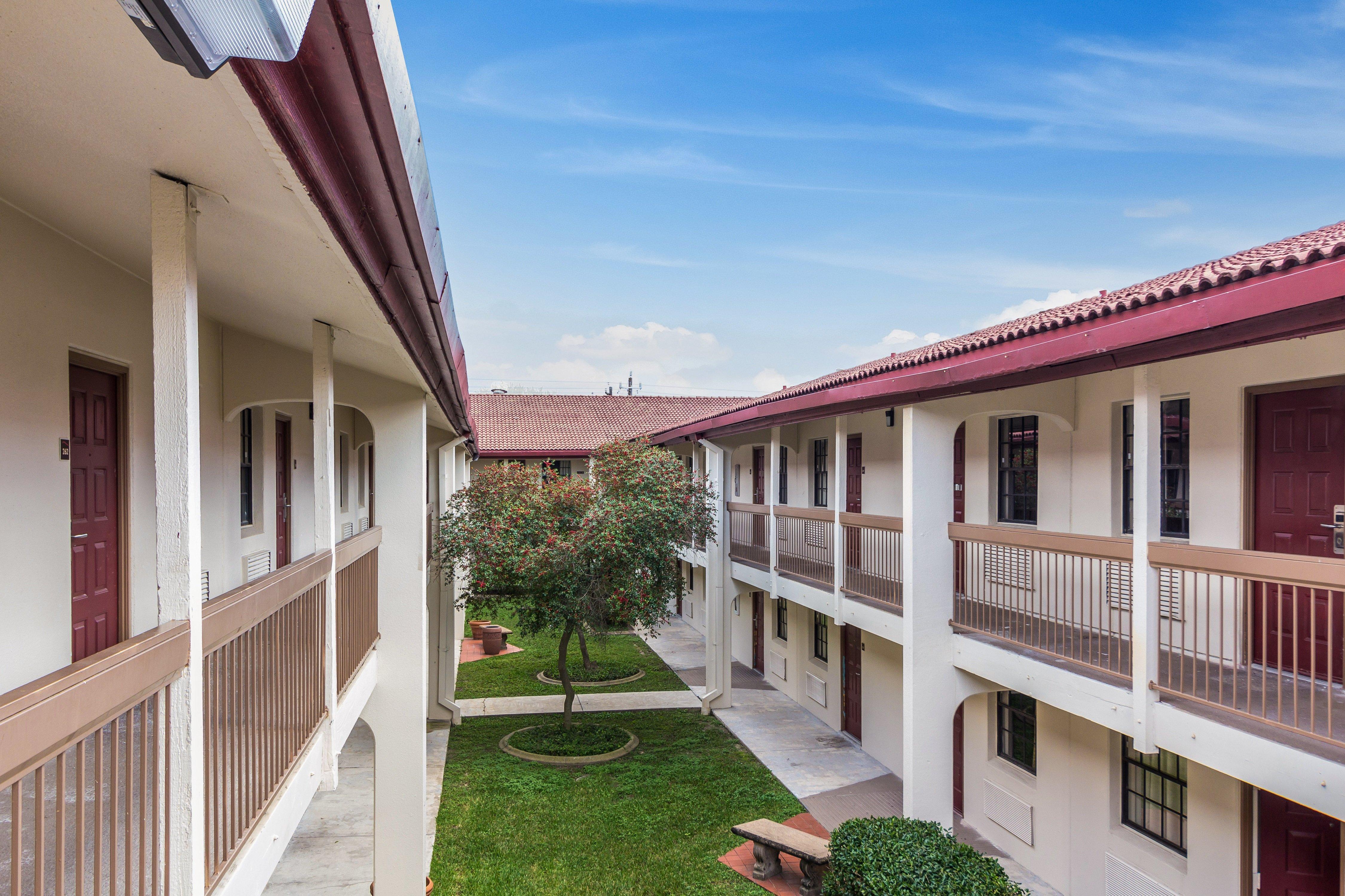 Red Roof Inn Houston East I-10 Extérieur photo