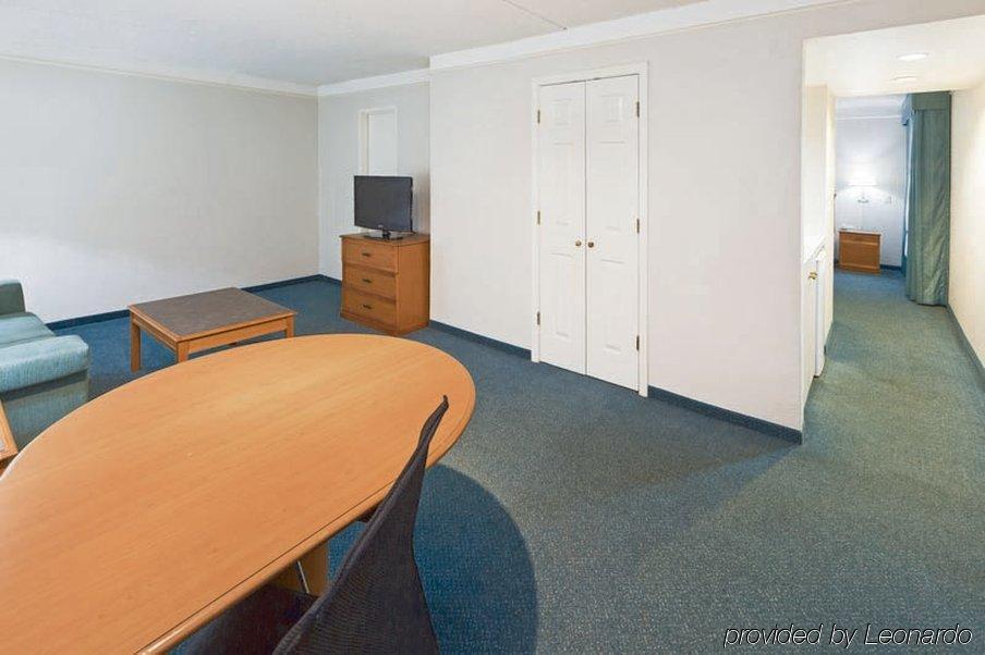Red Roof Inn Houston East I-10 Extérieur photo