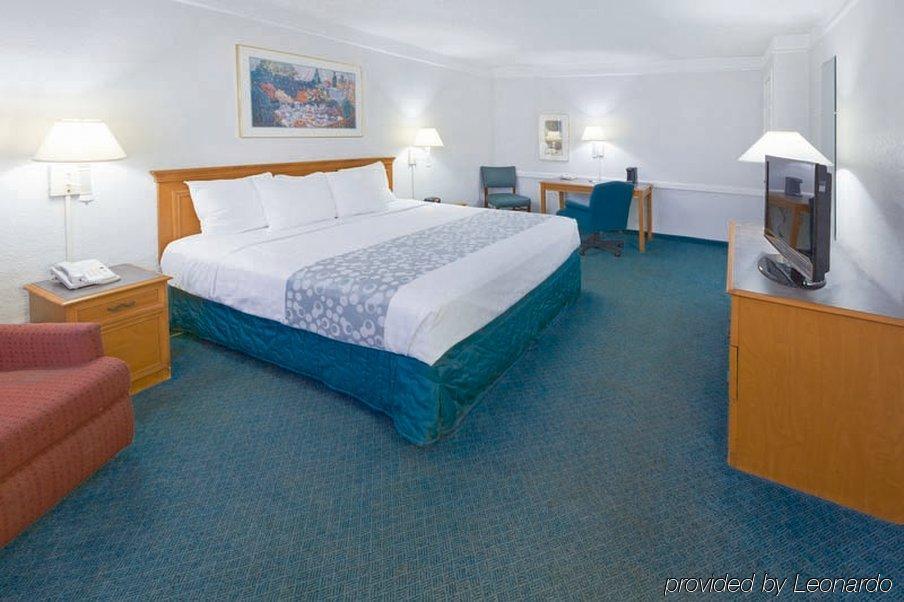 Red Roof Inn Houston East I-10 Extérieur photo