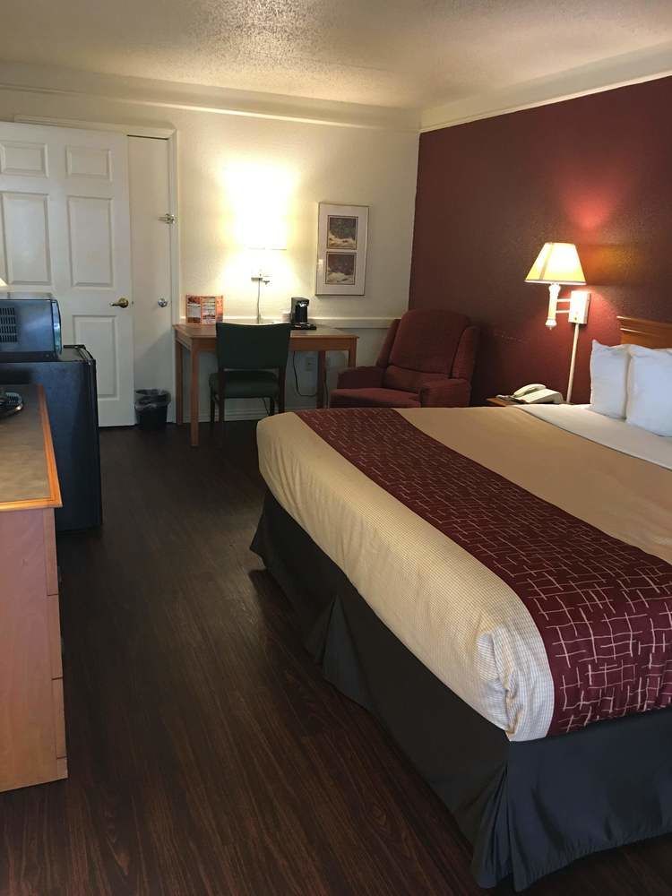 Red Roof Inn Houston East I-10 Extérieur photo