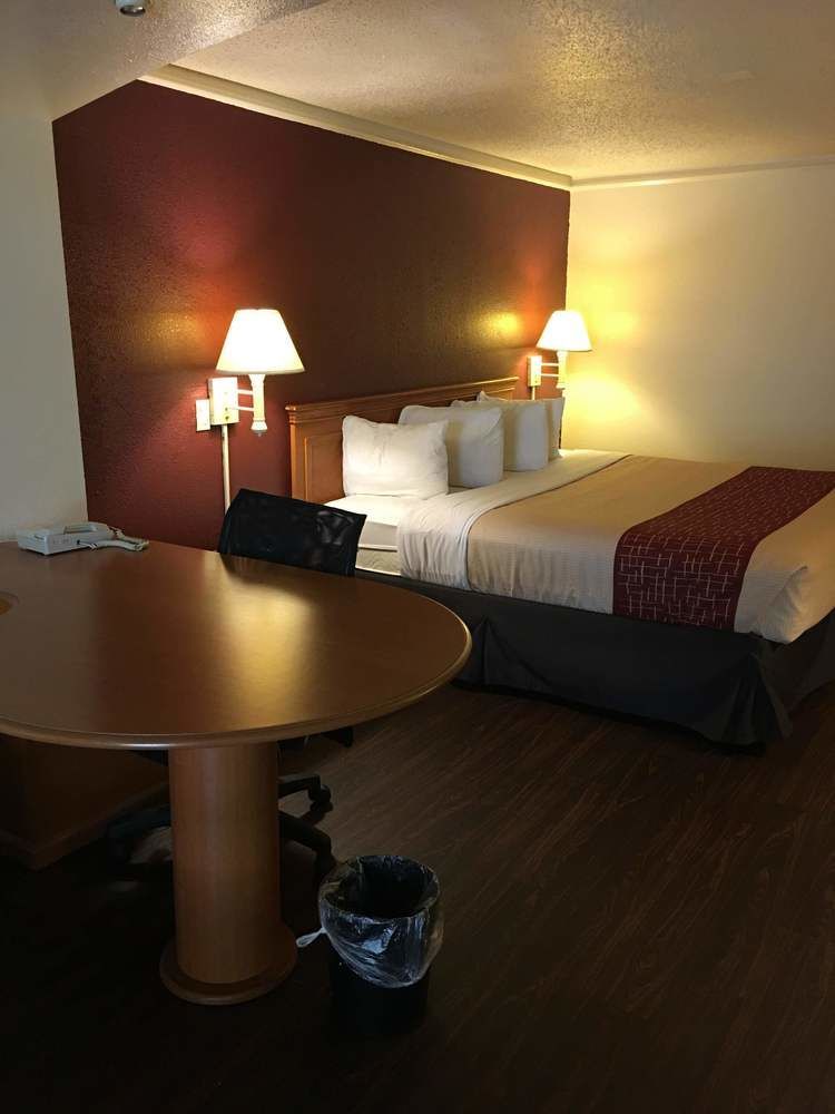Red Roof Inn Houston East I-10 Extérieur photo