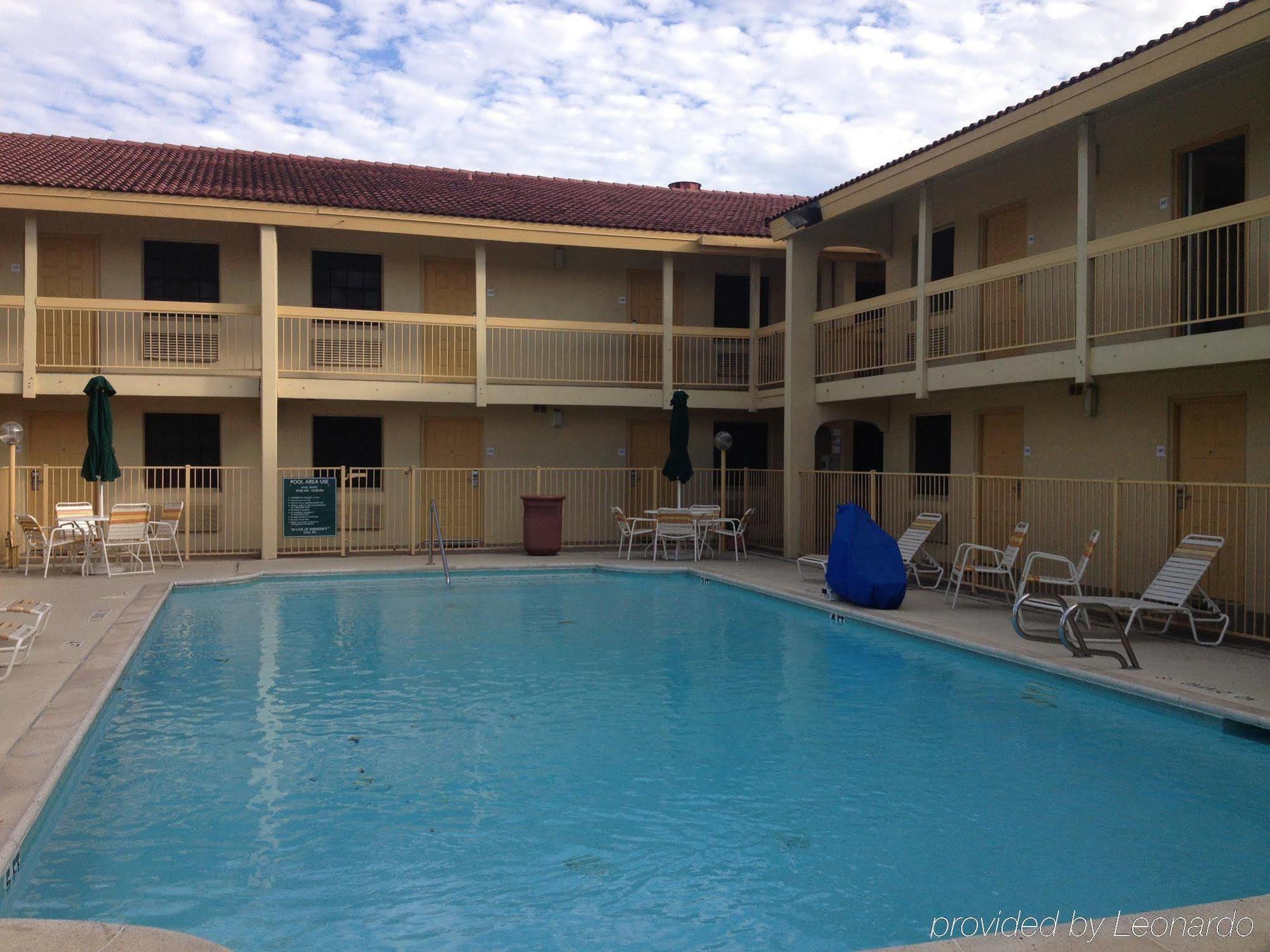 Red Roof Inn Houston East I-10 Extérieur photo
