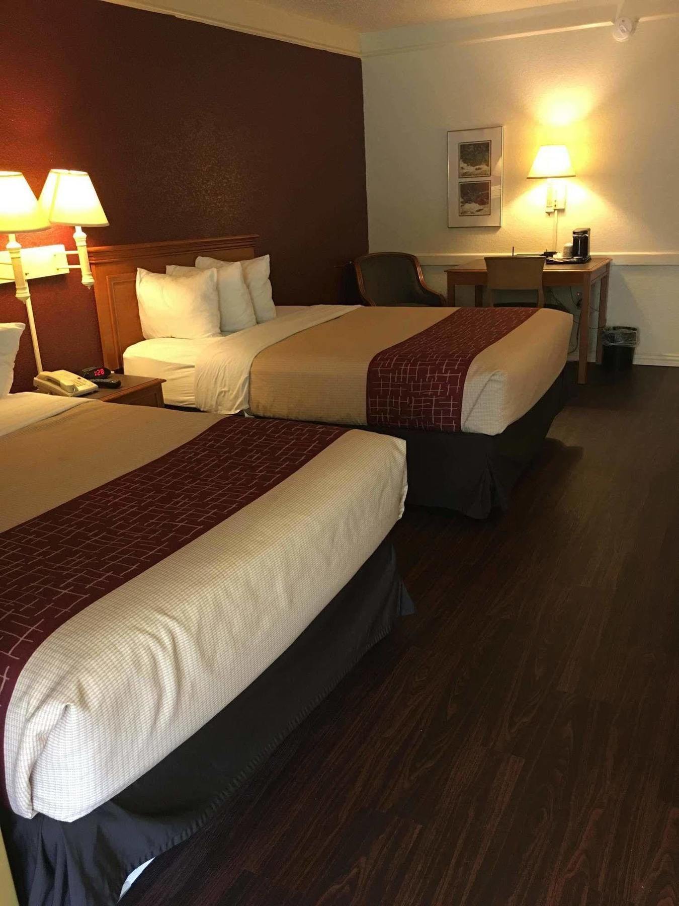 Red Roof Inn Houston East I-10 Extérieur photo