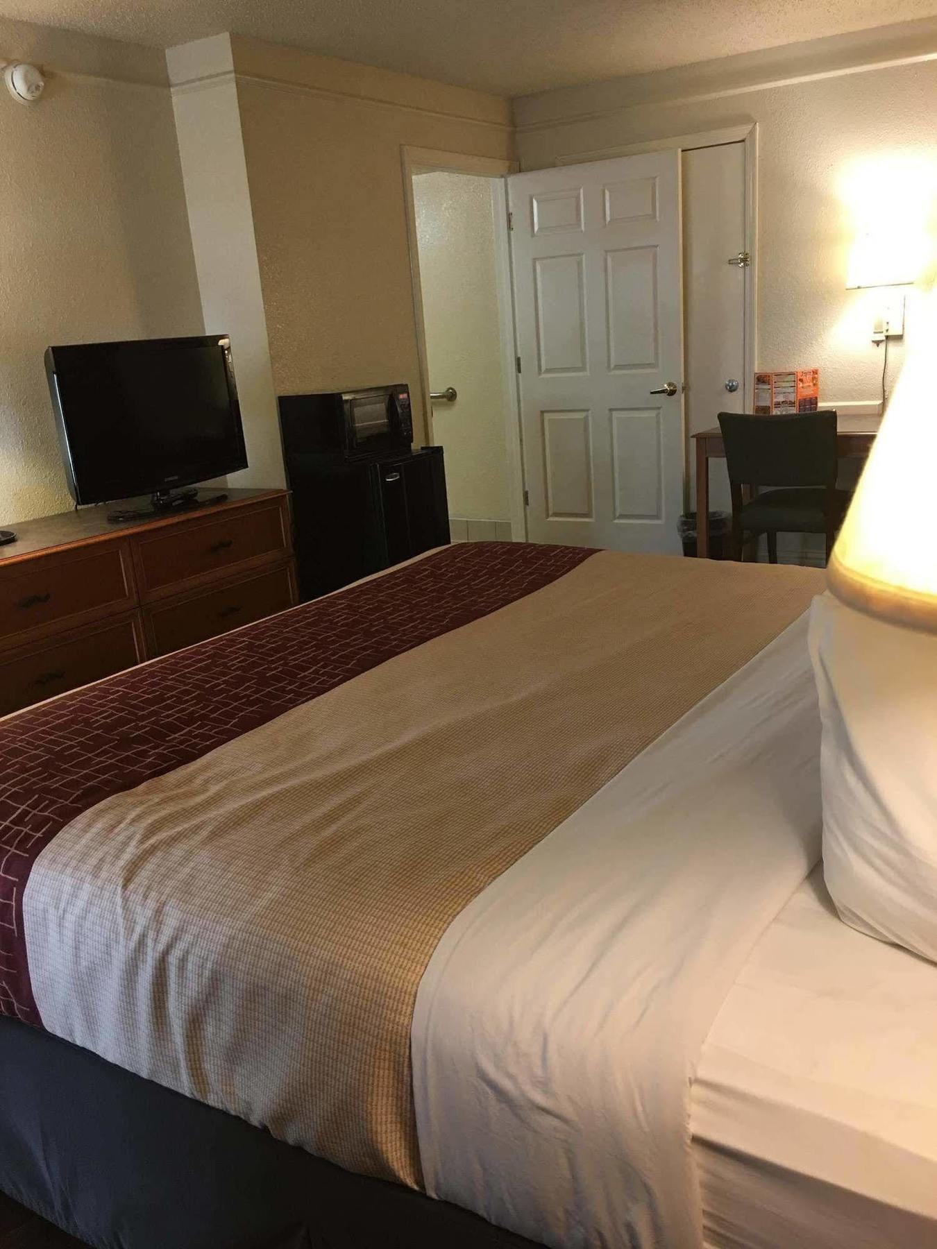 Red Roof Inn Houston East I-10 Extérieur photo