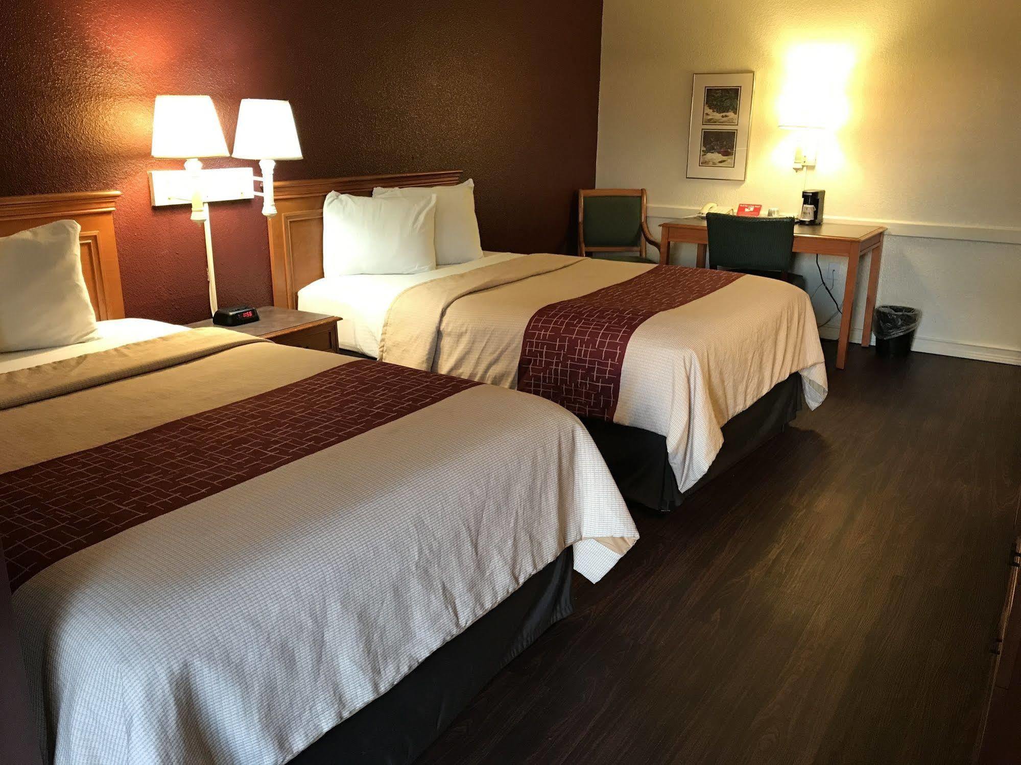 Red Roof Inn Houston East I-10 Extérieur photo
