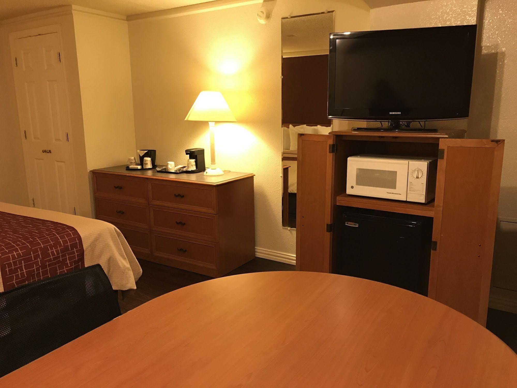 Red Roof Inn Houston East I-10 Extérieur photo